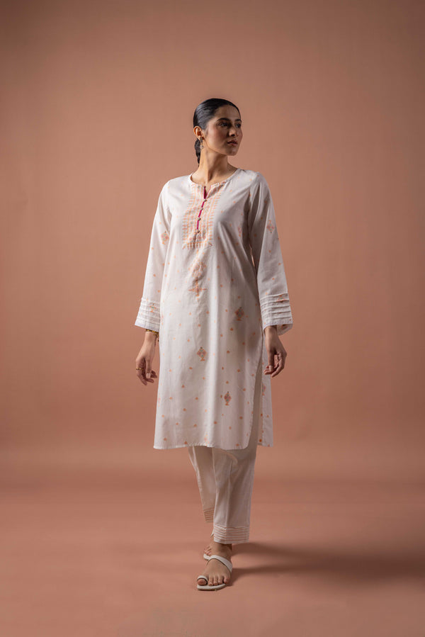 Whispers Of Jacquard Ensemble