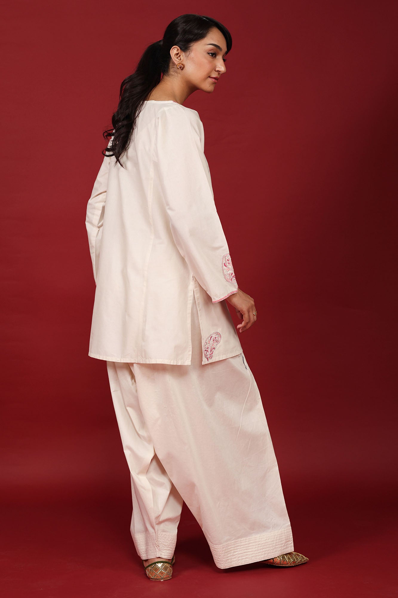 Regal Embroidered Set