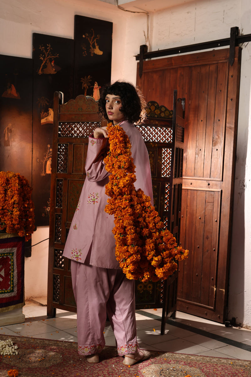 Aar Embroidered Set