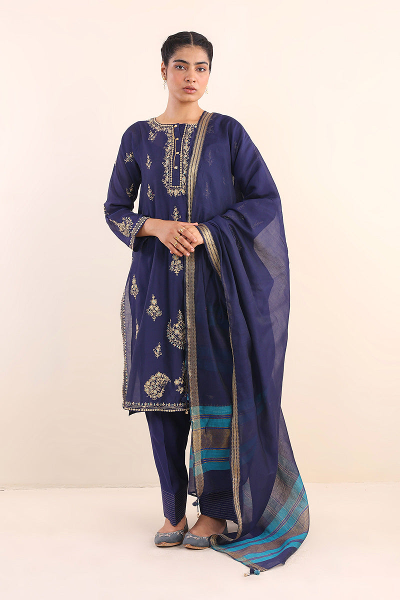 Shehzaadi Embrodiered Suit