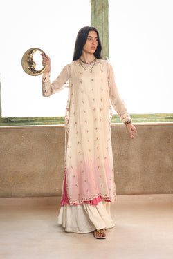 Threads of History Signature Kurta