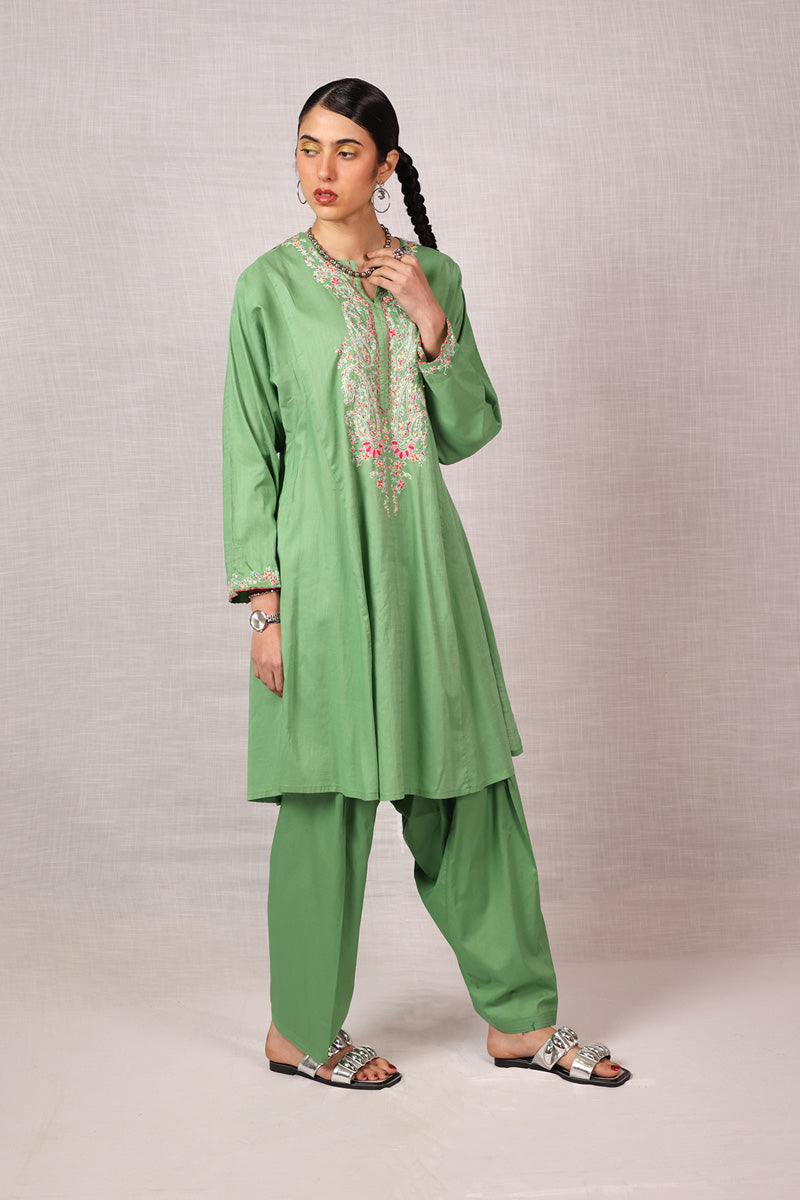 Waadi-e-Farhang Suit