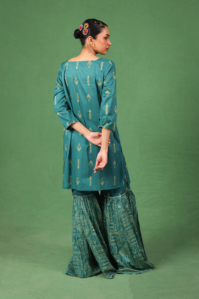 Egyptian Mukesh Essence Suit