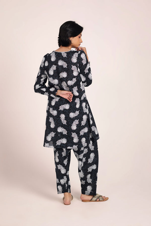 Feather Flow Whim Ensemble