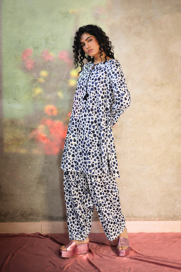 Brush Strokes Tasseled Ensemble