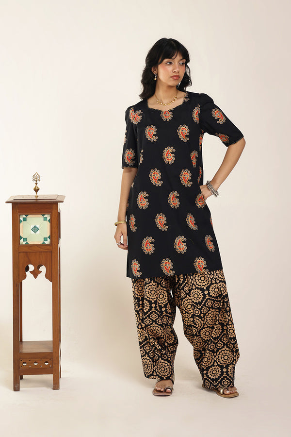 Zarnoor Gotta Glow Suit