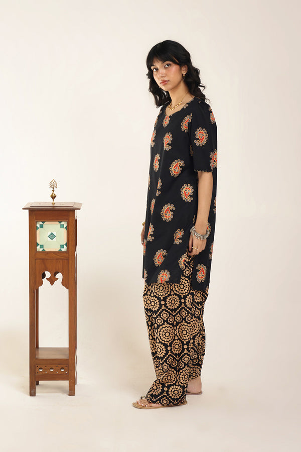 Zarnoor Gotta Glow Suit