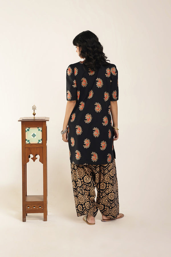 Zarnoor Gotta Glow Suit