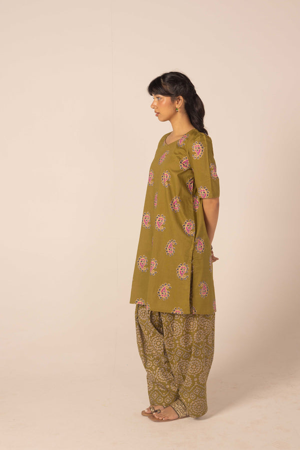 Zarnoor Gotta Glow Suit