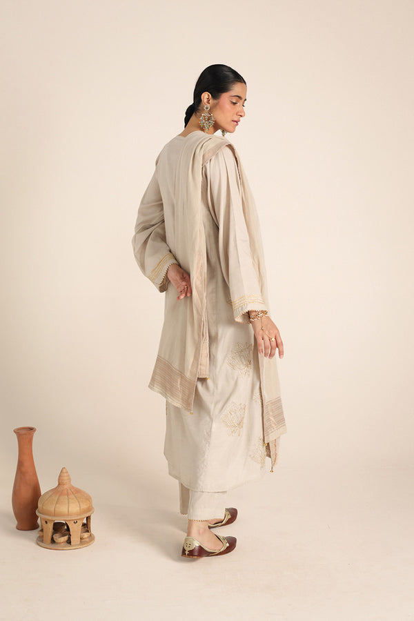 Zareen Kamal Dastan Suit