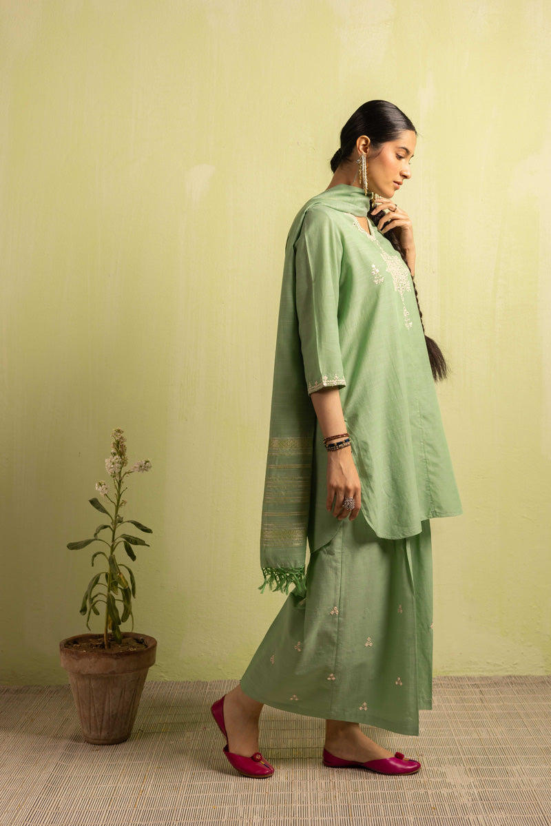 Aina Studio Suit