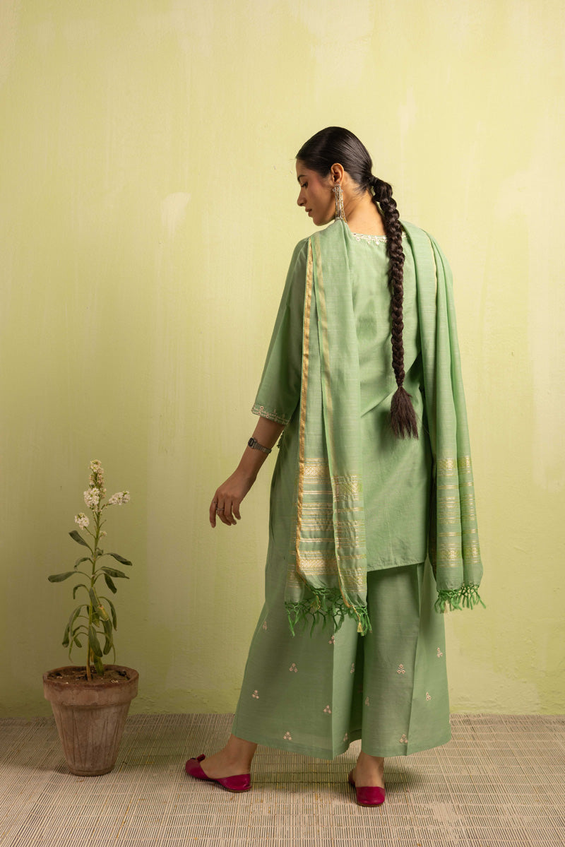 Aina Studio Suit