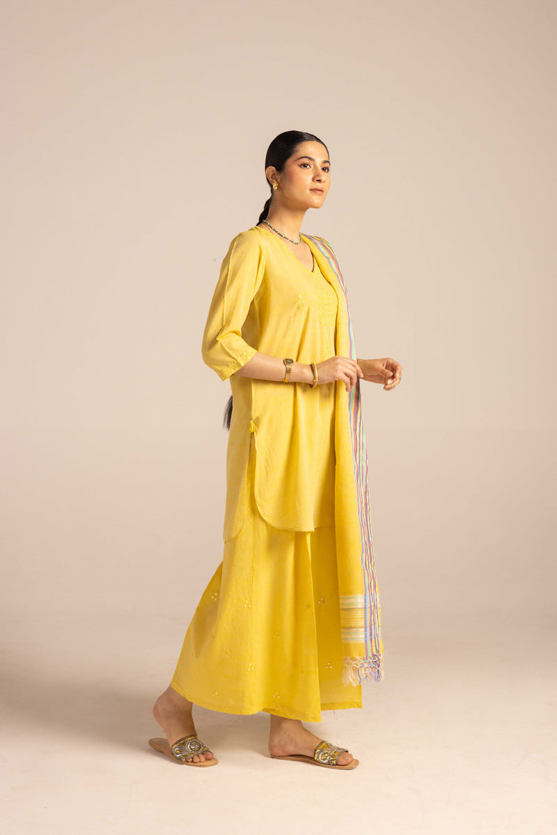 Aina Studio Suit