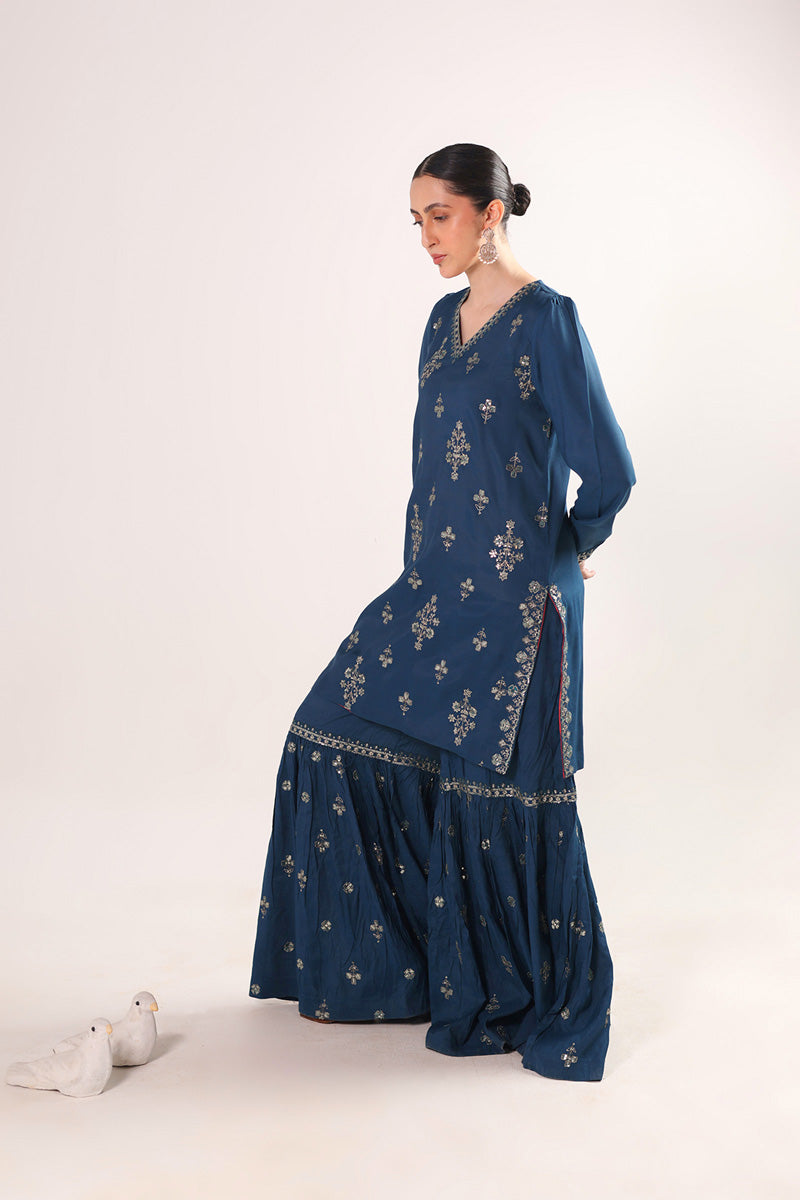 Ronak-e-Gulastari Suit