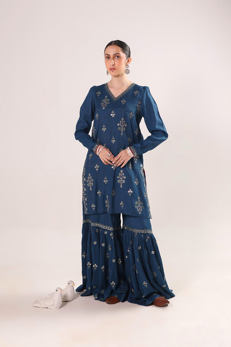 Ronak-e-Gulastari Suit