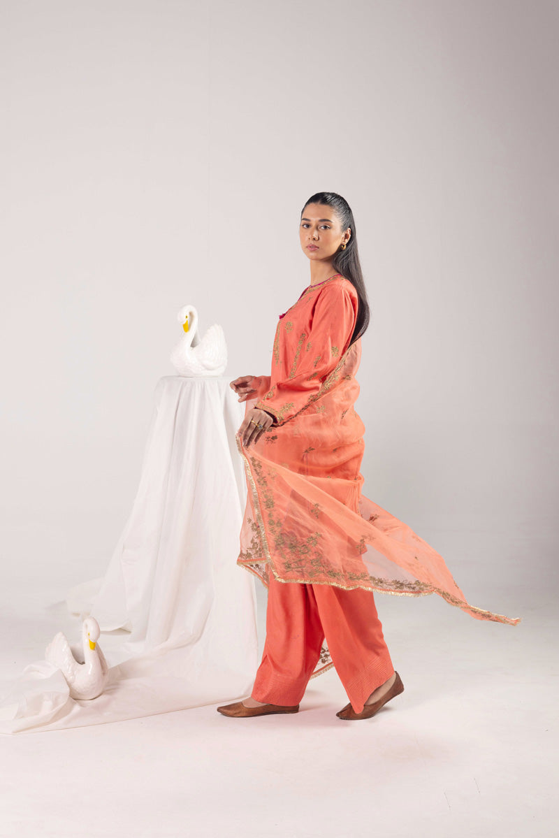 Hues of Red Golden Weave 3 Piece