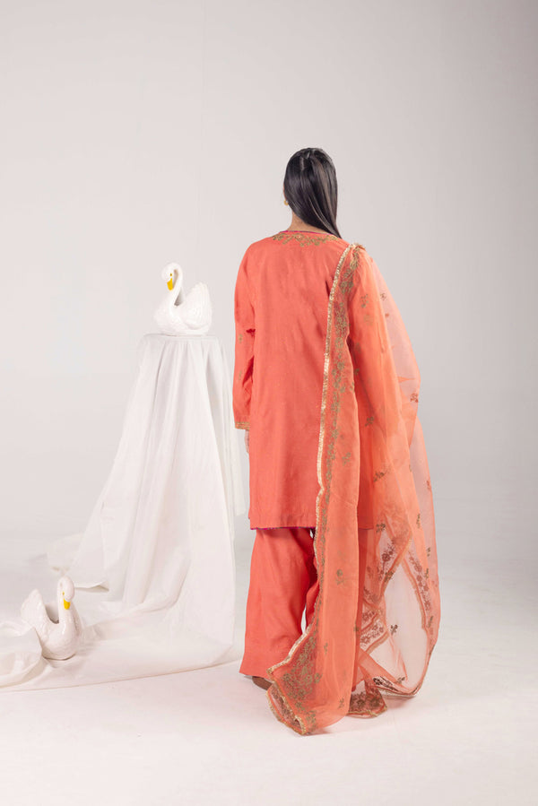 Hues of Red Golden Weave 3 Piece