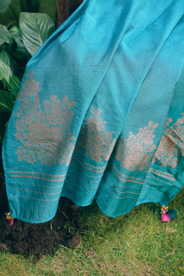 Exuberant Golden Rose Suit