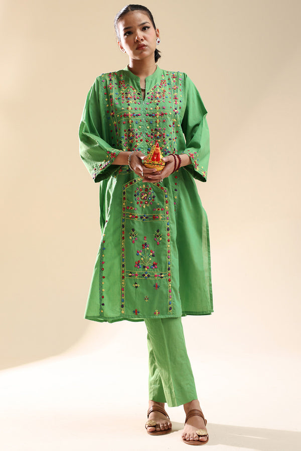 Hand-Crafted Aina Tukri Set