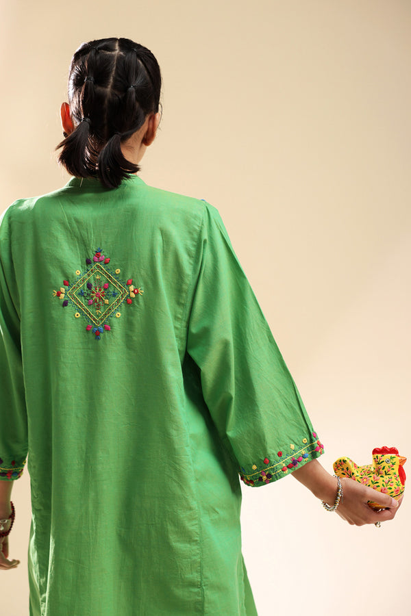 Hand-Crafted Aina Tukri Set