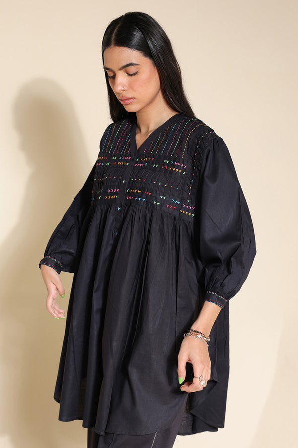 Color Waves Pleated Top