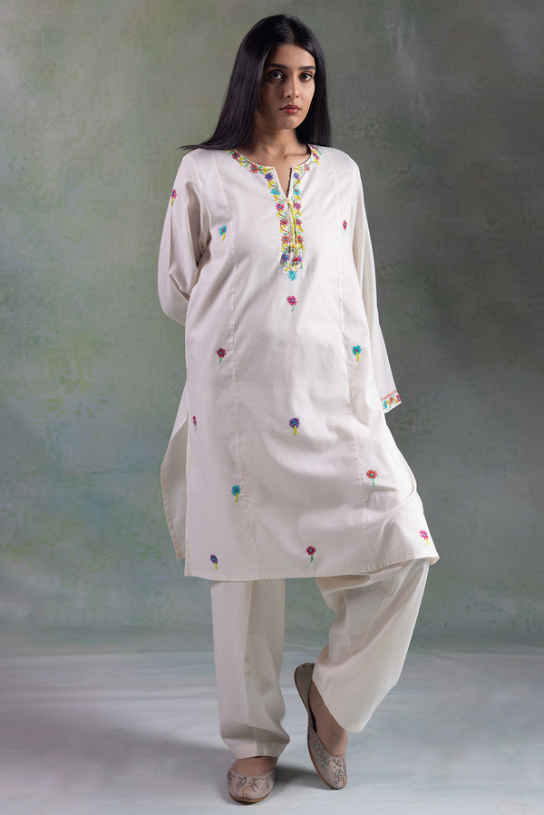 Color Waves Embroidered Set