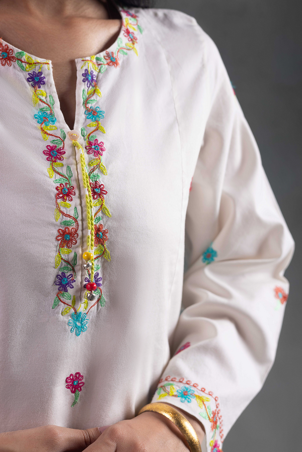 Color Waves Embroidered Set