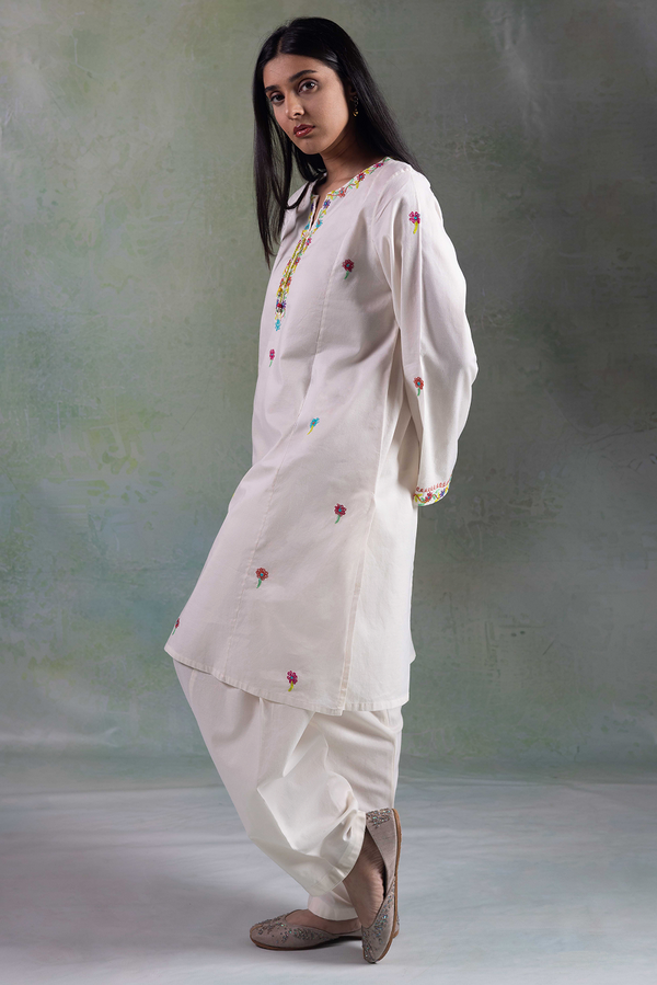 Color Waves Embroidered Set