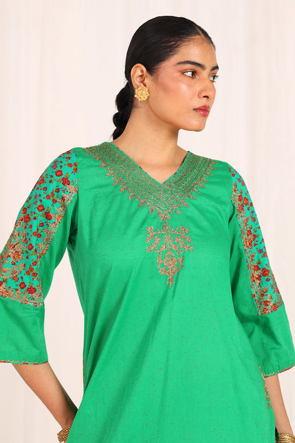 Gilded Glam Iconic Ensemble