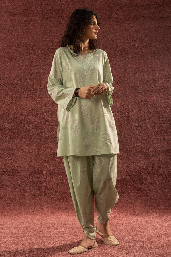 Soft Paisley Tulip Edit Set