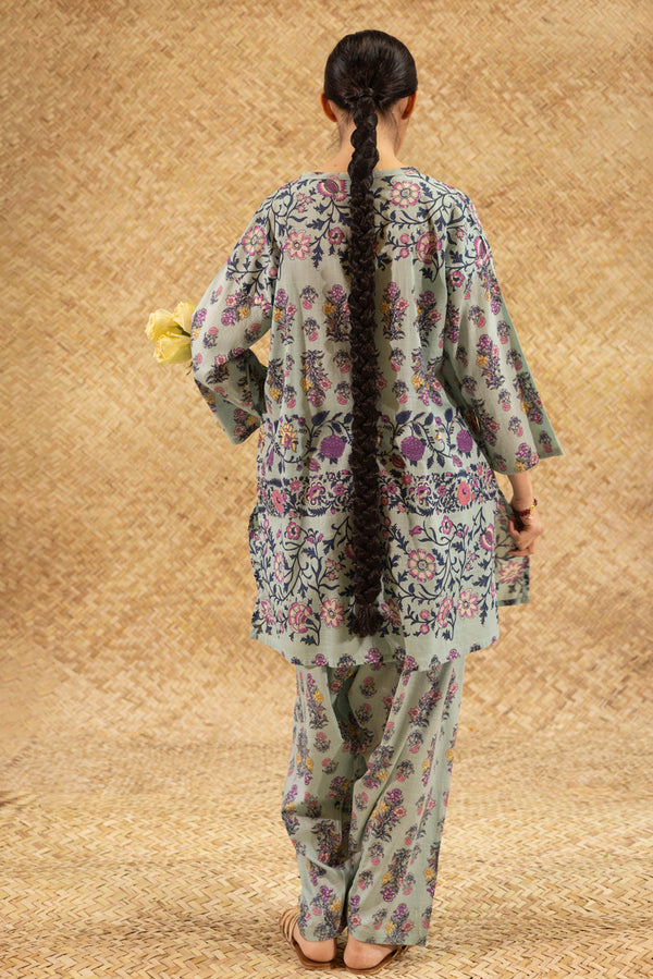 Floral Ease Tassel Set