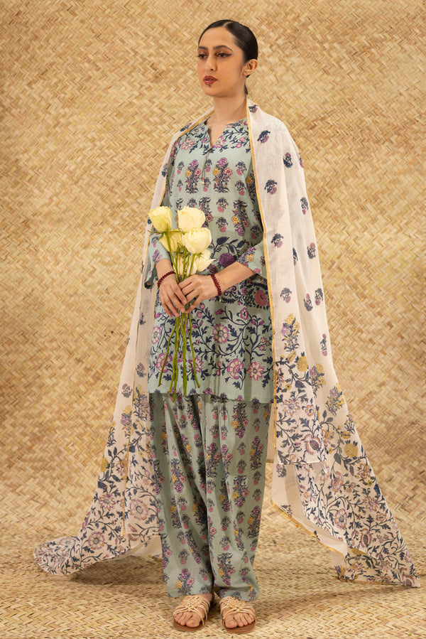 Floral Ease Tassel Set