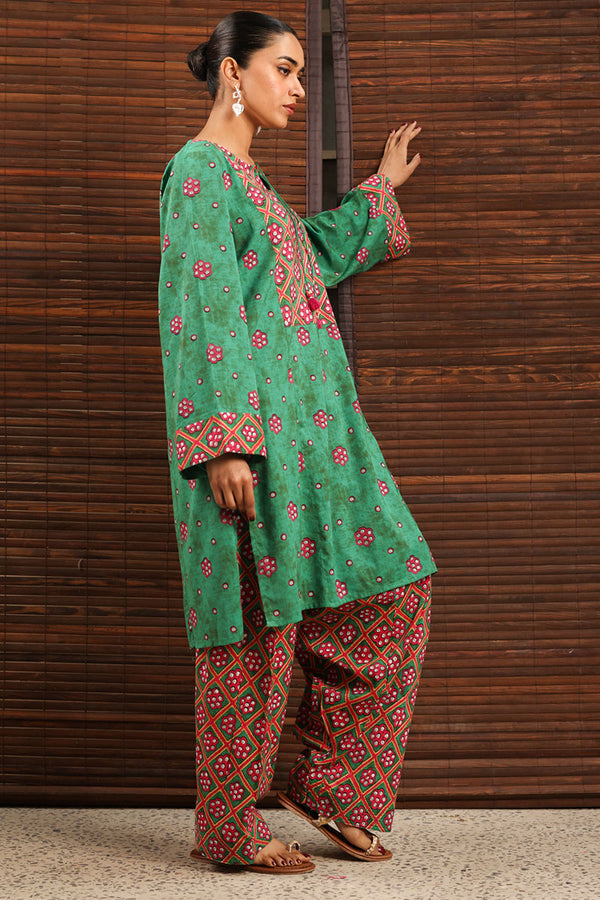 Sheehsakari Tassel Set