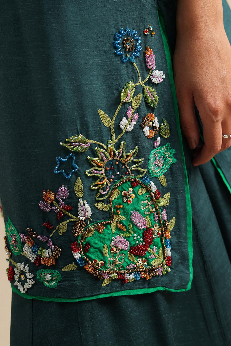 Dilkaar Embroidered Set