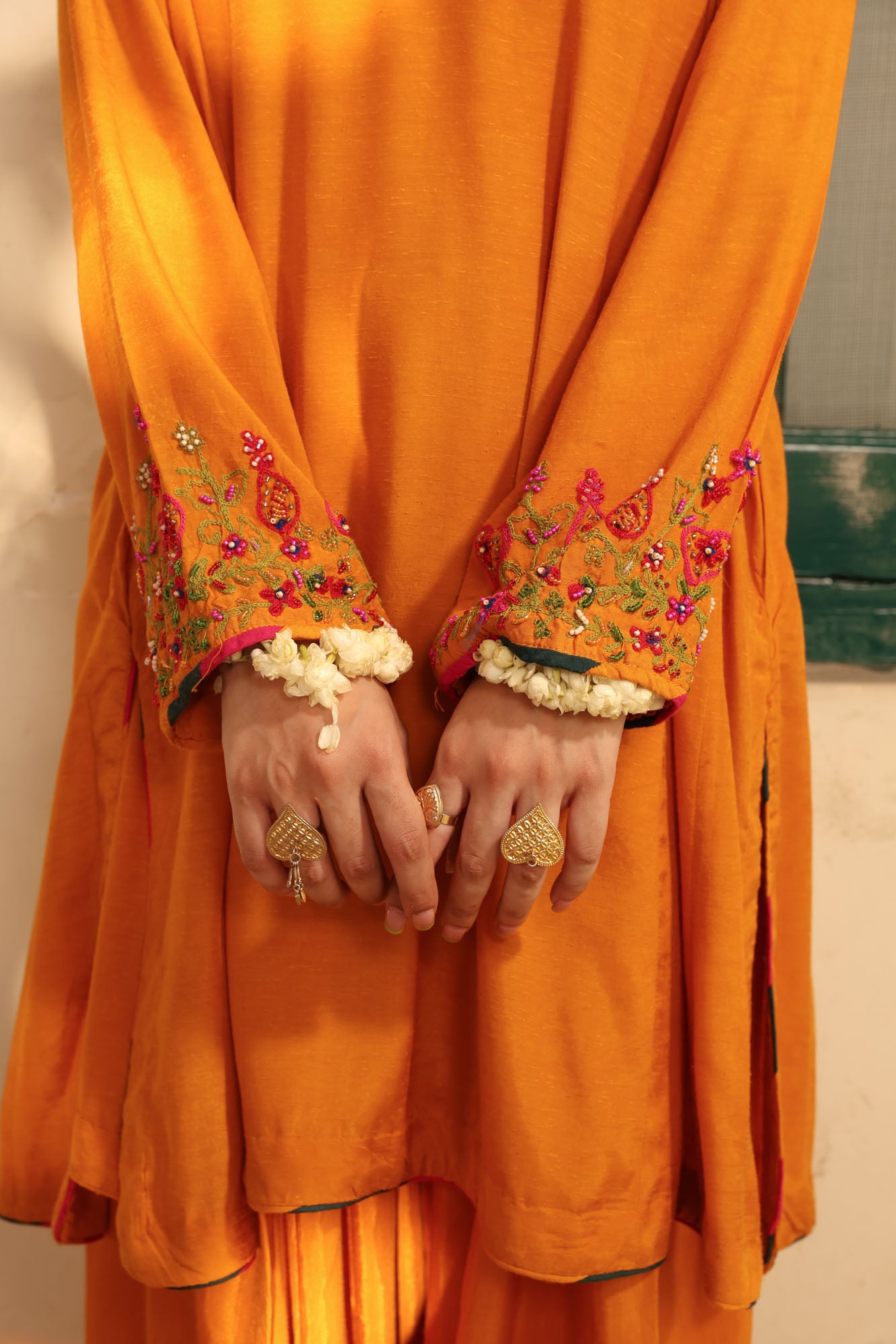 Dewdrop Embroidered Set
