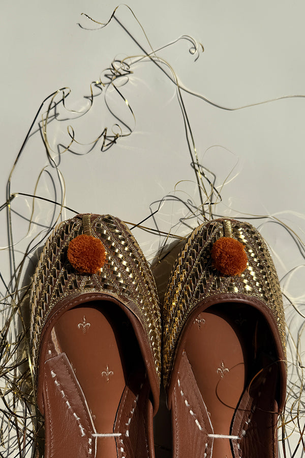 Sheesh Mukaish Khussa