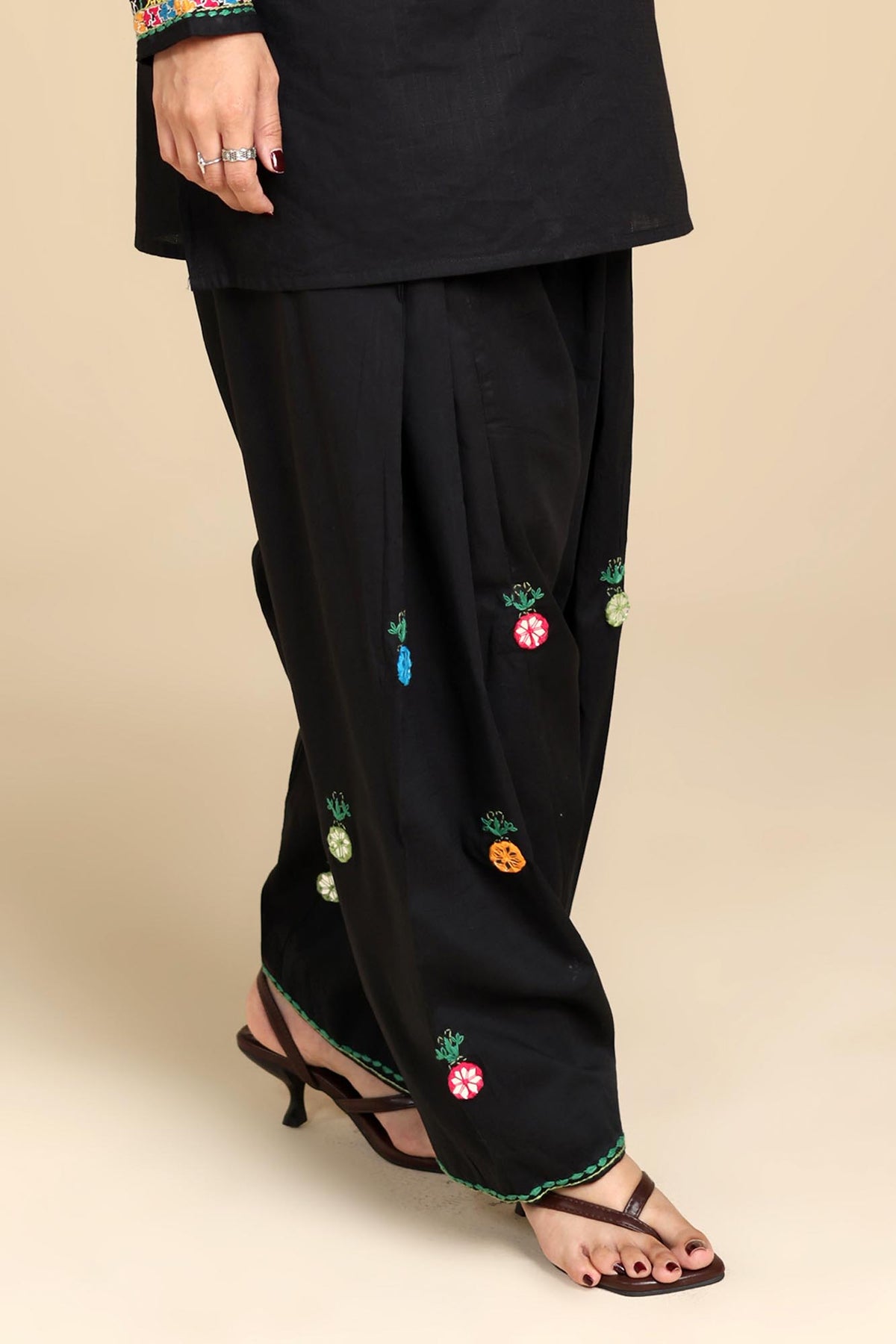 Rang Khaas Hand Embroidered Set