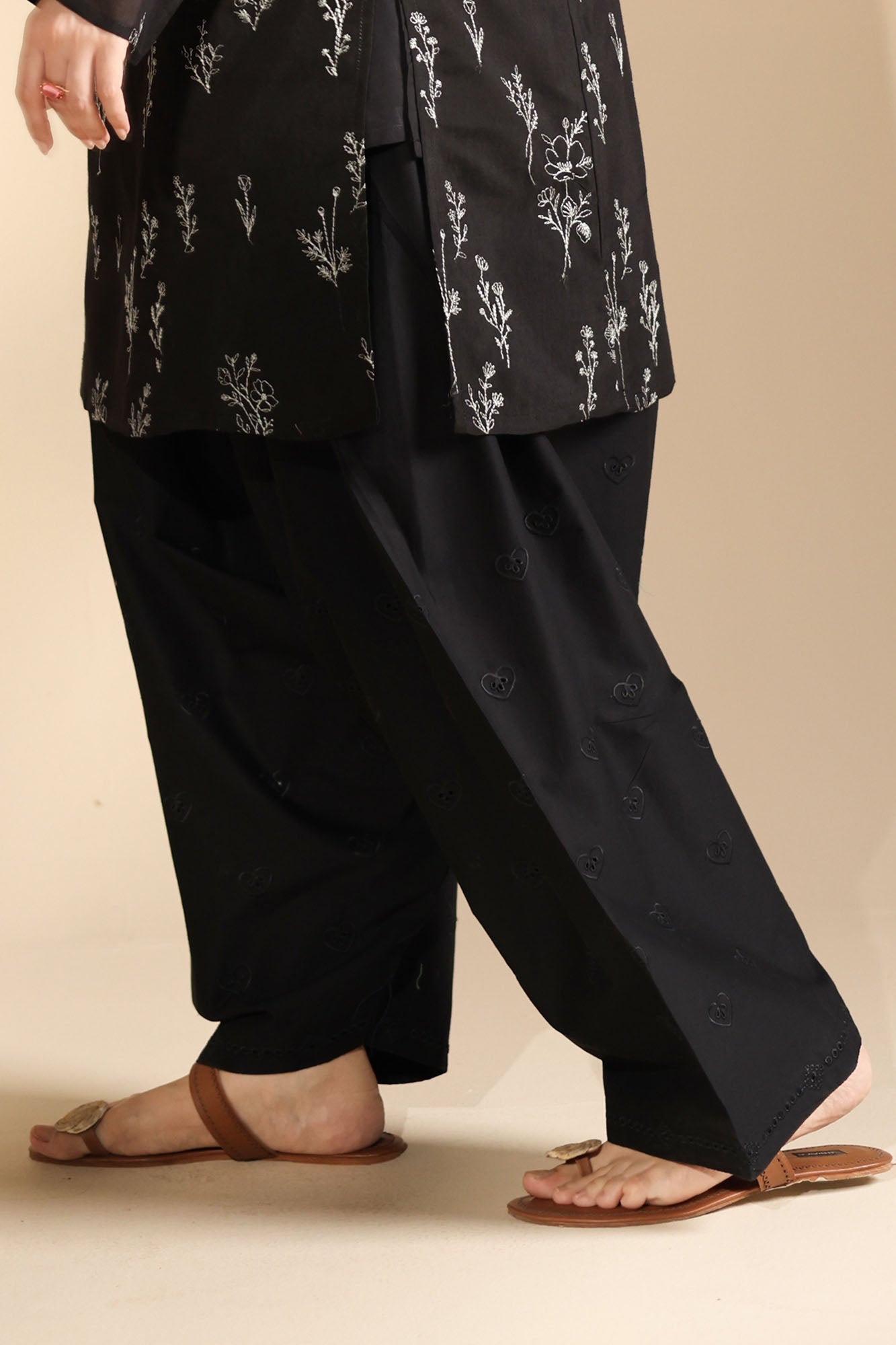 Phool Embroidered Kurta