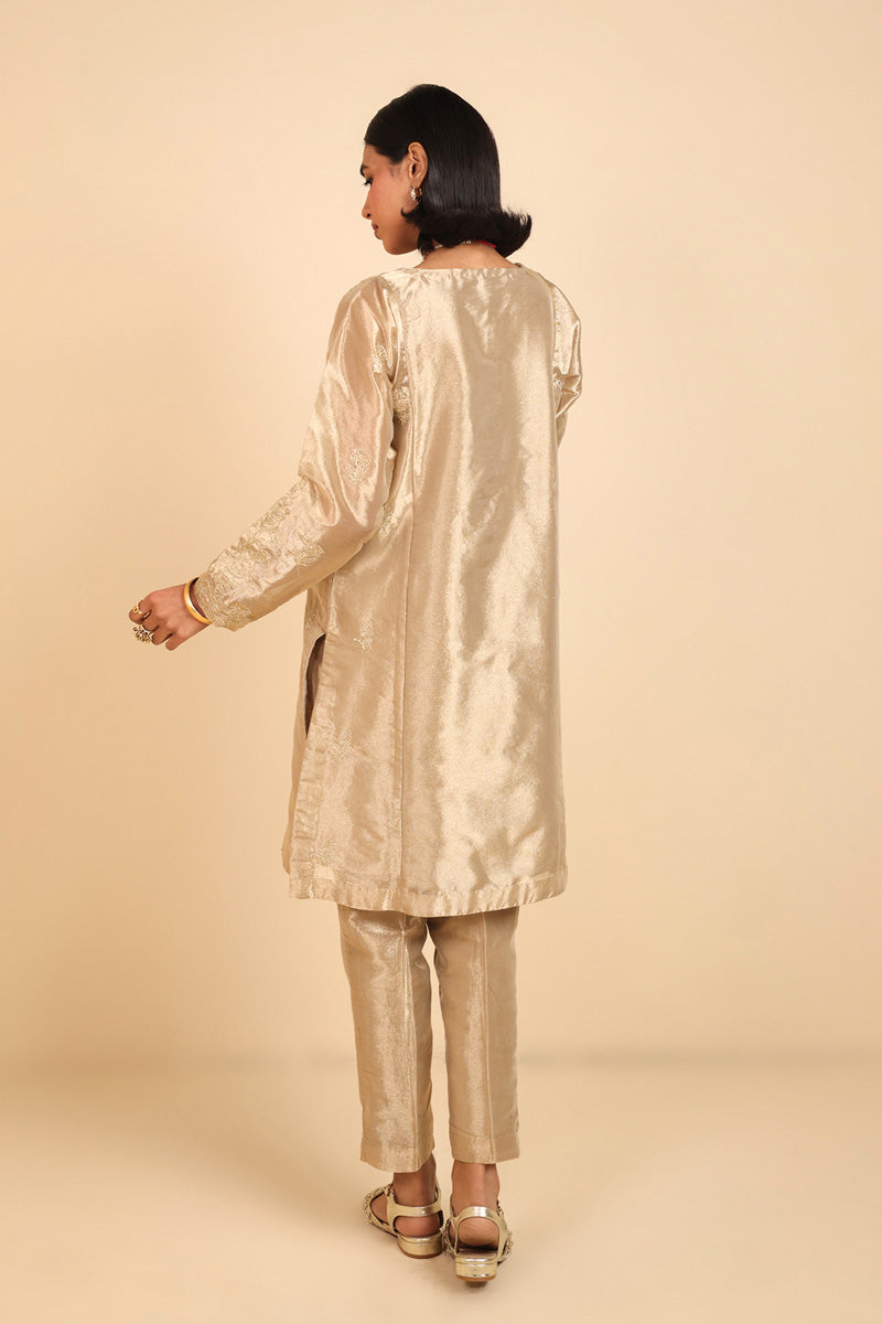 Sunehri Chadder Zarri suit