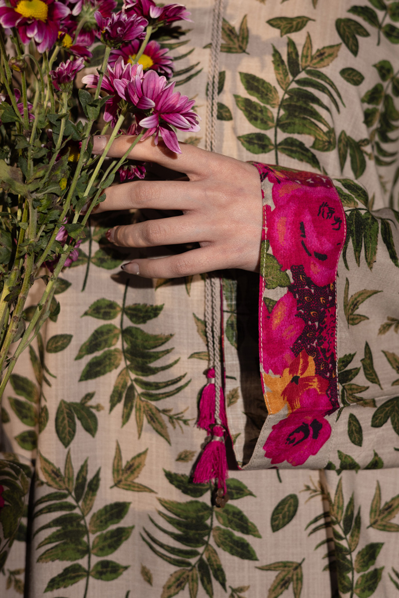 Vibrant Roses Leaf Set