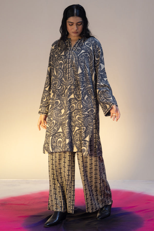 Paisley Pattern Poise Set