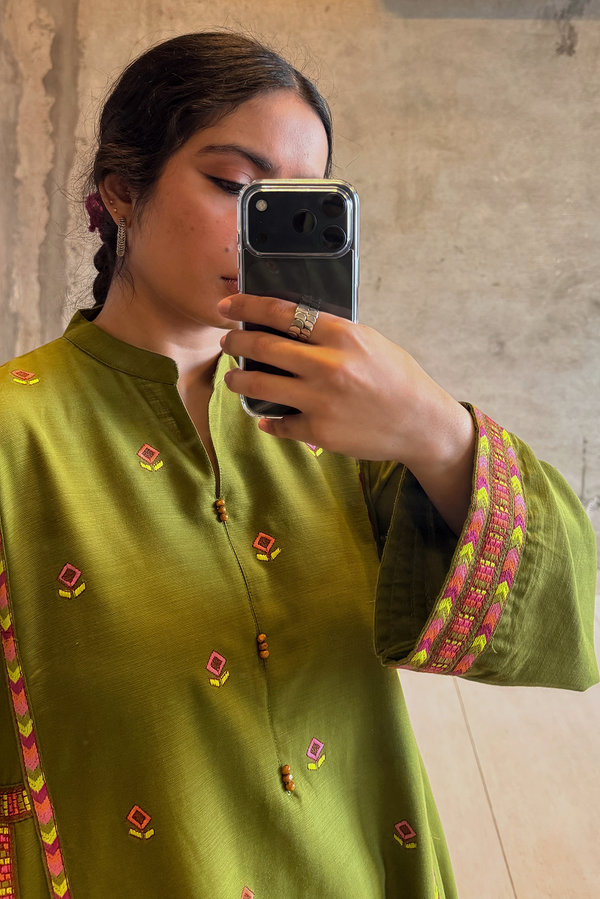 Embroidered Damask Paneled Set