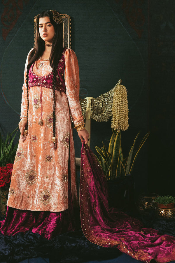 Gota Nur Velvet Shawl