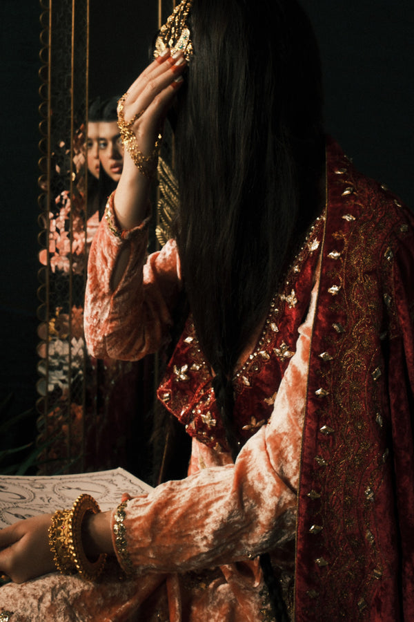 Gota Nur Velvet Shawl