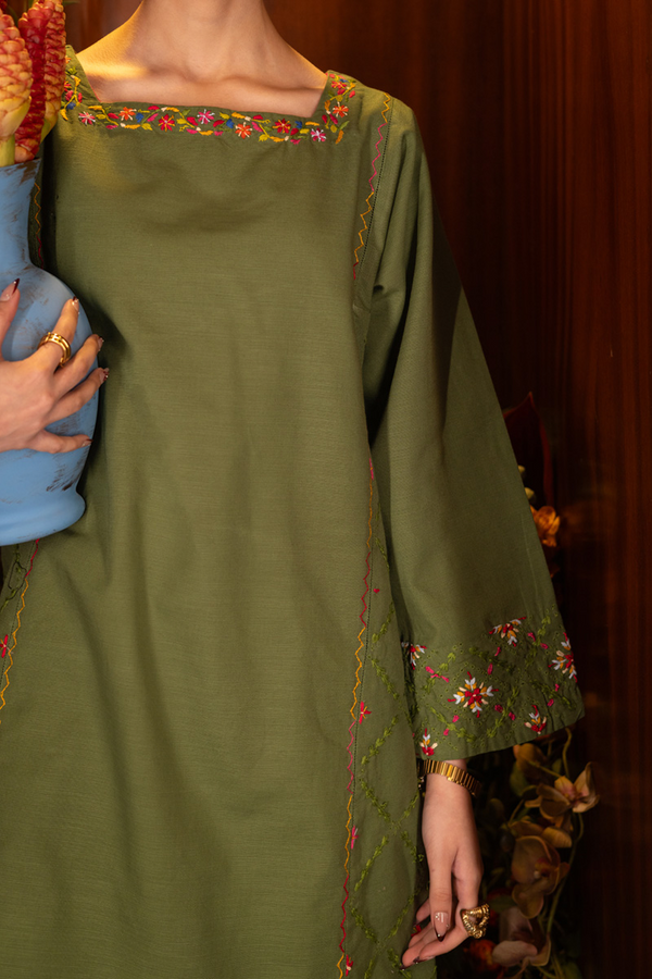 Hand-Embroidered Tapestry Set