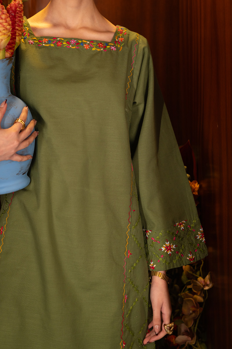 Hand-Embroidered Tapestry Set