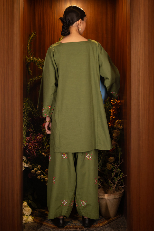 Hand-Embroidered Tapestry Set