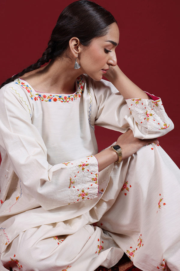 Hand-Embroidered Tapestry Set