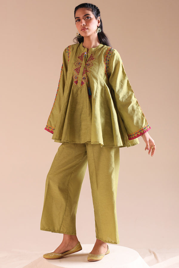 Hand-Crafted Aina Set