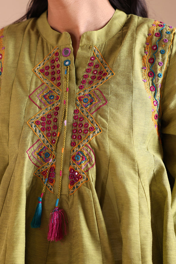 Hand-Crafted Aina Set